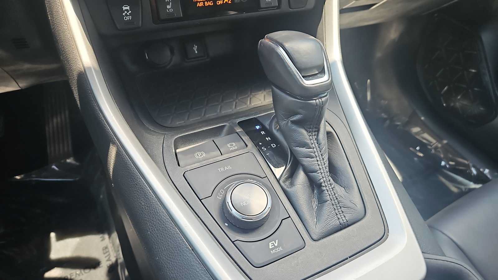 Used 2021 Toyota RAV4 XSE w/ Protection Package (TMS) AWD/4WD image 22