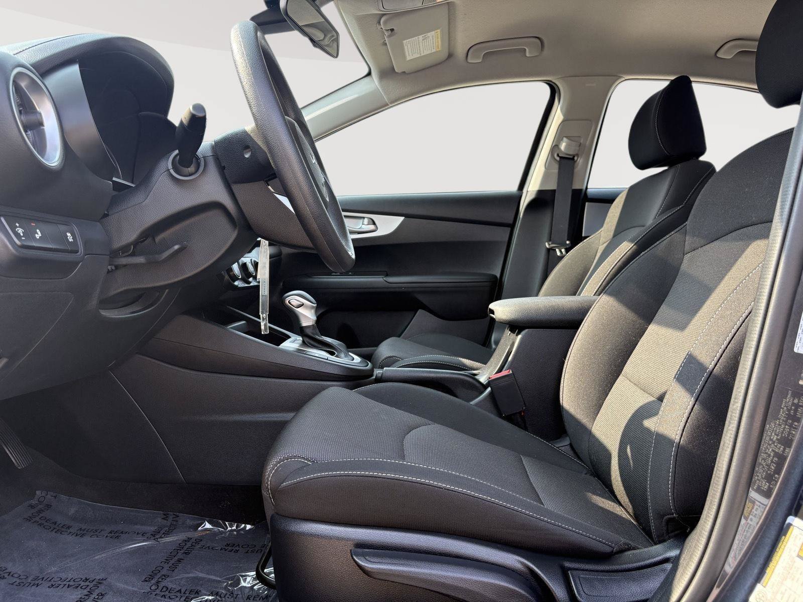 Used 2024 Kia Forte LXS w/ LXS Technology Package FWD image 4