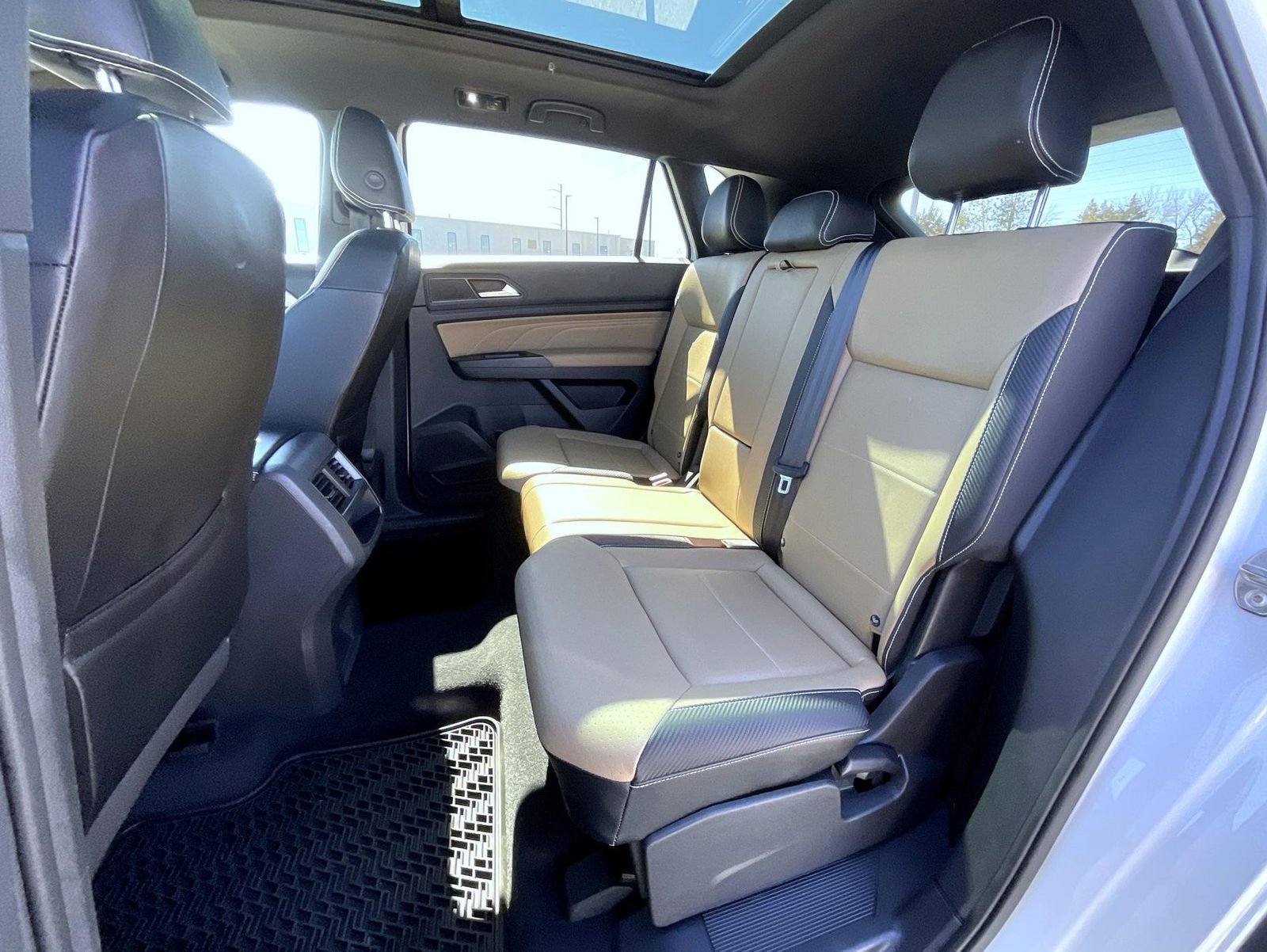 Used 2021 Volkswagen Atlas Cross Sport SE w/ Panoramic Sunroof Package image 14