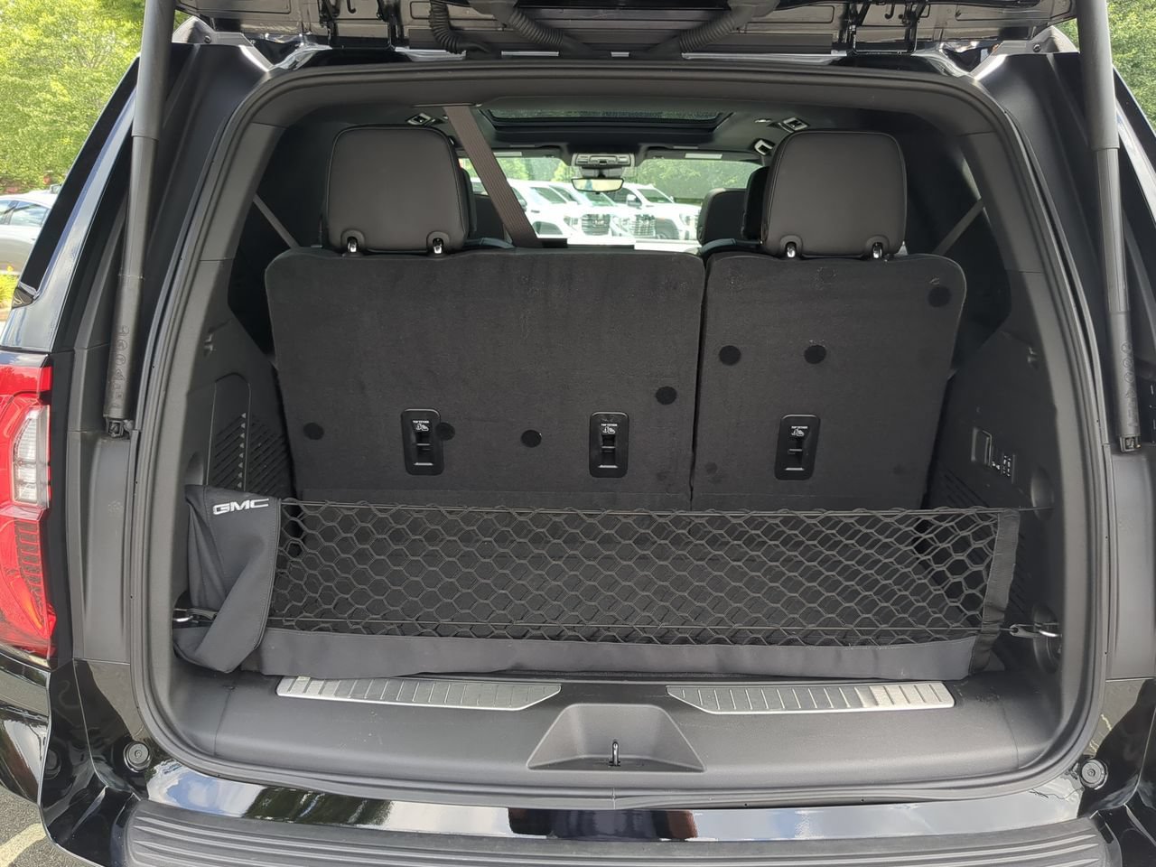 Used 2025 GMC Yukon AT4 w/ AT4 Premium Package AWD/4WD image 27