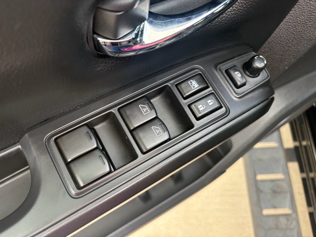 Used 2023 Nissan Titan PRO-4X w/ Pro-4x Convenience Package image 12