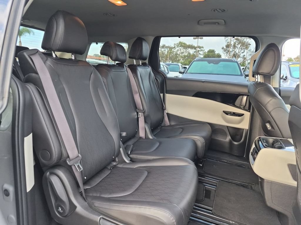 Certified 2023 Kia Carnival SX FWD image 27