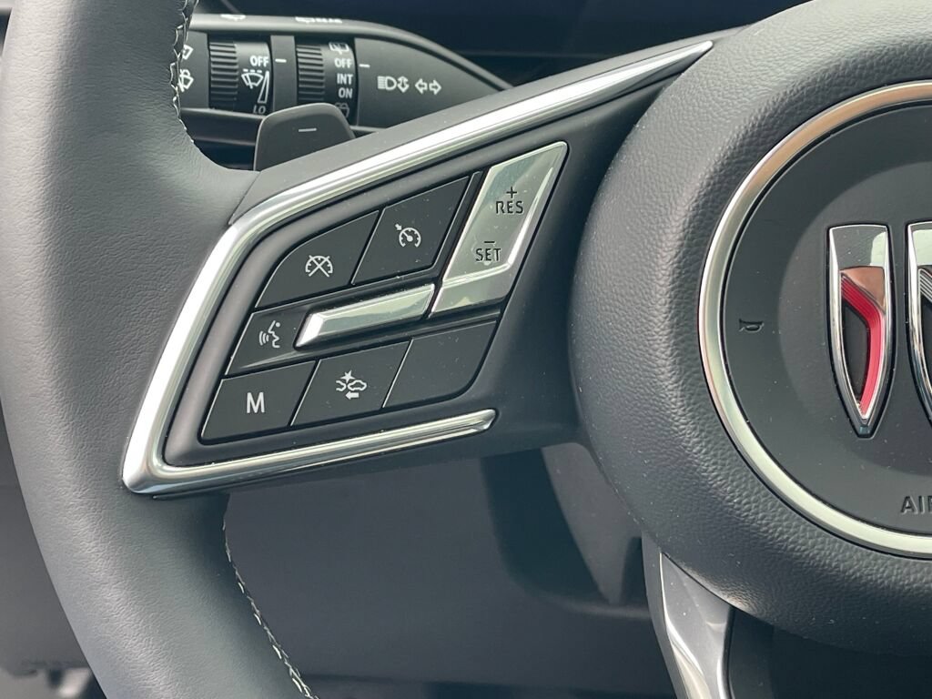 Used 2024 Buick Envision Avenir AWD/4WD image 19