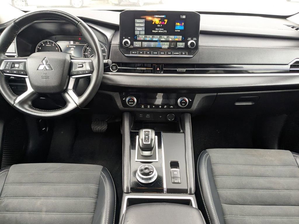 Used 2024 Mitsubishi Outlander SE image 15