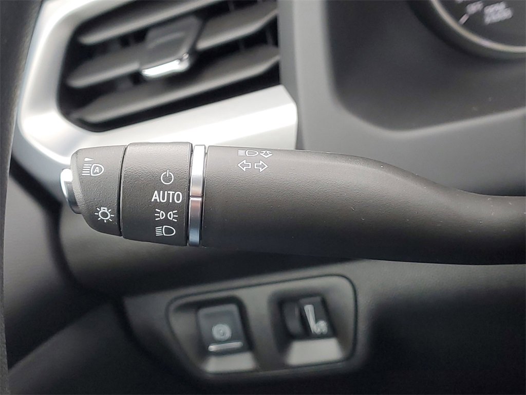 Used 2022 GMC Acadia SLE w/ Driver Convenience Package image 21