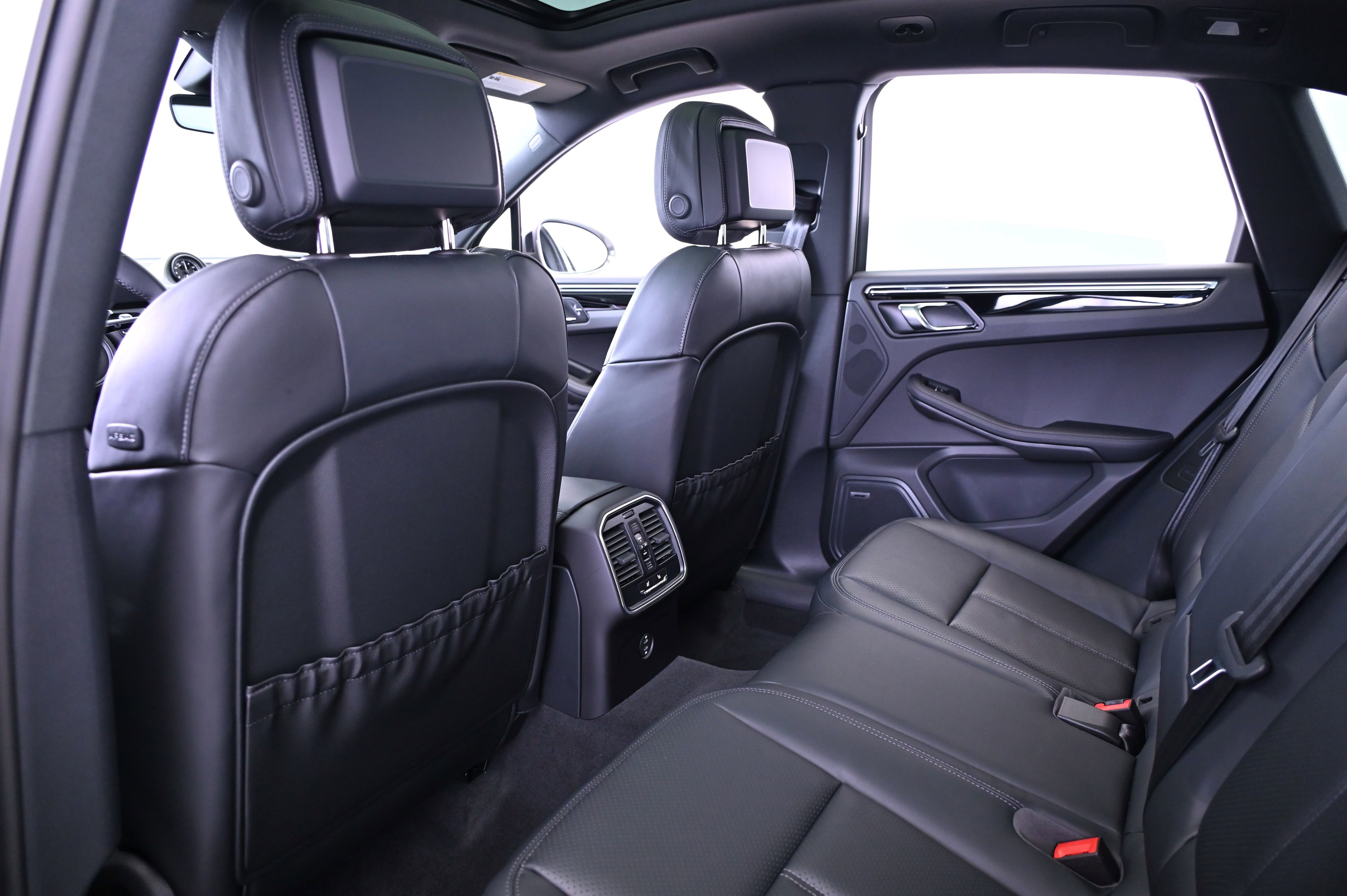 Certified 2025 Porsche Macan image 31