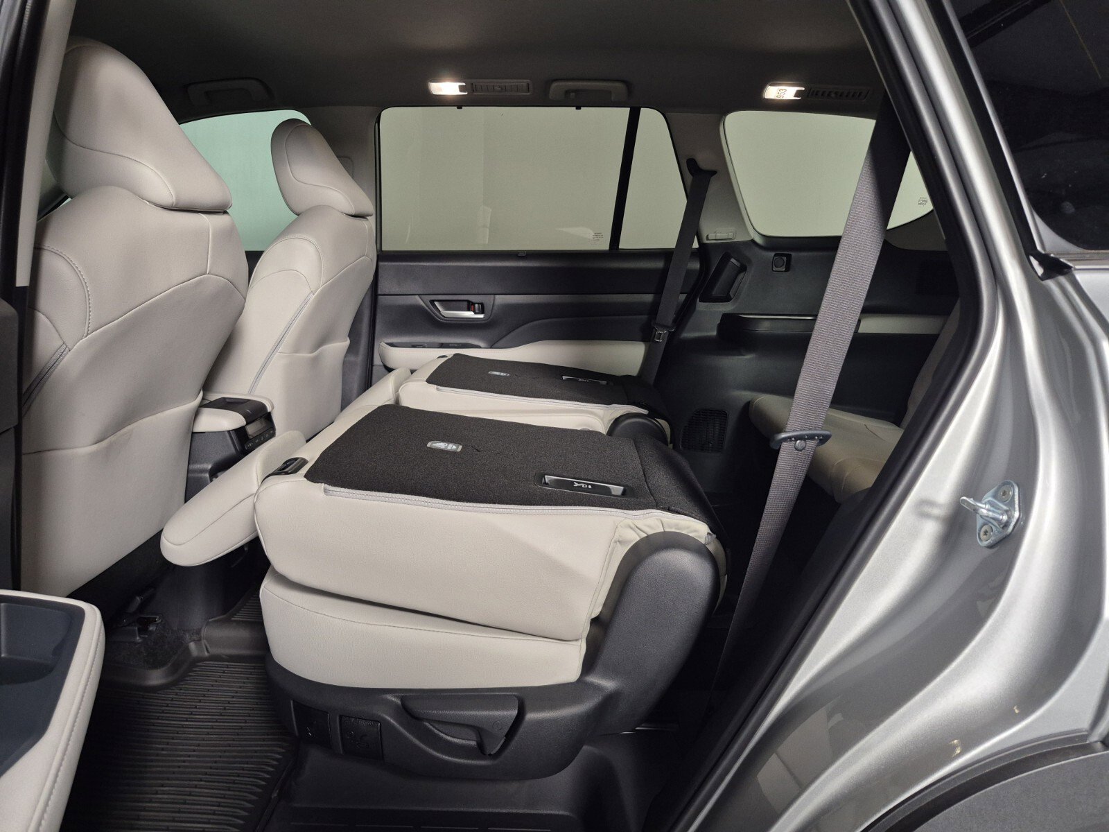 New 2026 Toyota Grand Highlander FWD image 32