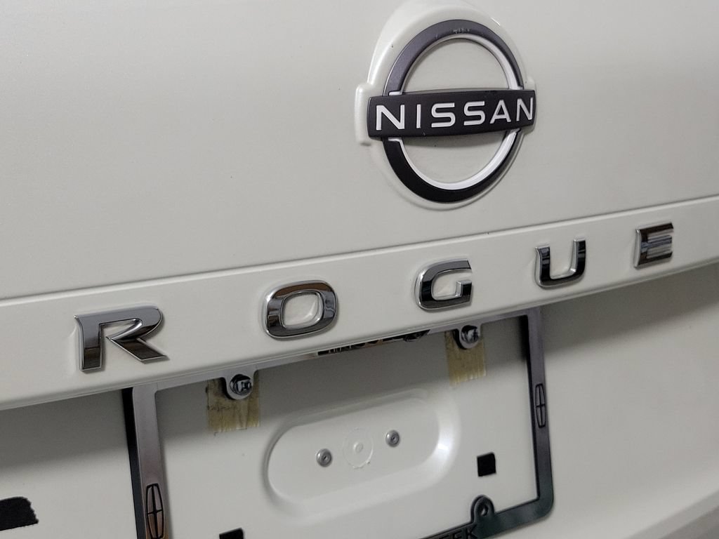 Used 2023 Nissan Rogue SL w/ SL Premium Package FWD image 5