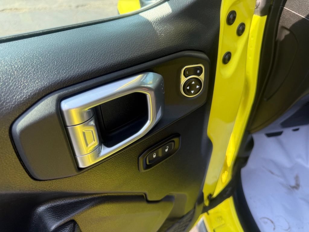Used 2023 Jeep Gladiator Sport AWD/4WD image 15