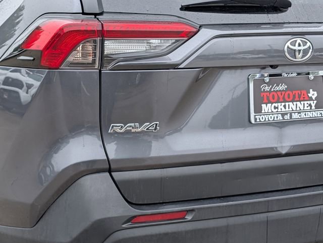 Used 2020 Toyota RAV4 XLE w/ Convenience Package FWD image 6