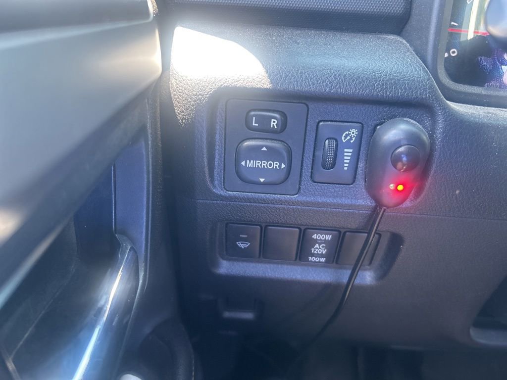 Used 2018 Toyota 4Runner SR5 AWD/4WD image 22