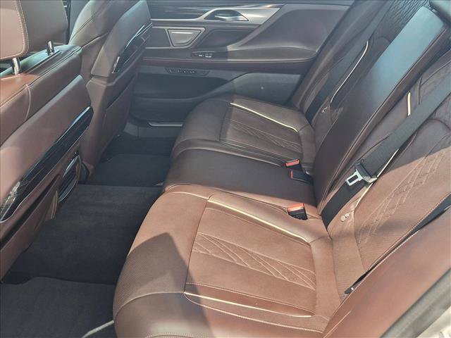 Used 2022 BMW 750i xDrive w/ Executive Package AWD/4WD image 19