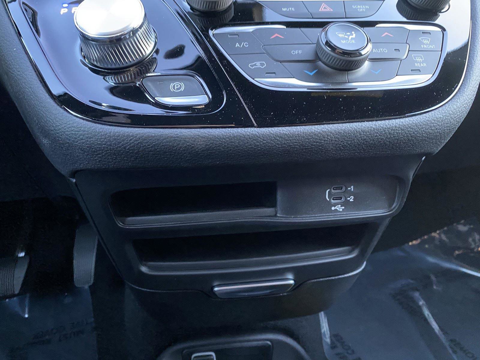 New 2026 Chrysler Pacifica Select FWD image 18