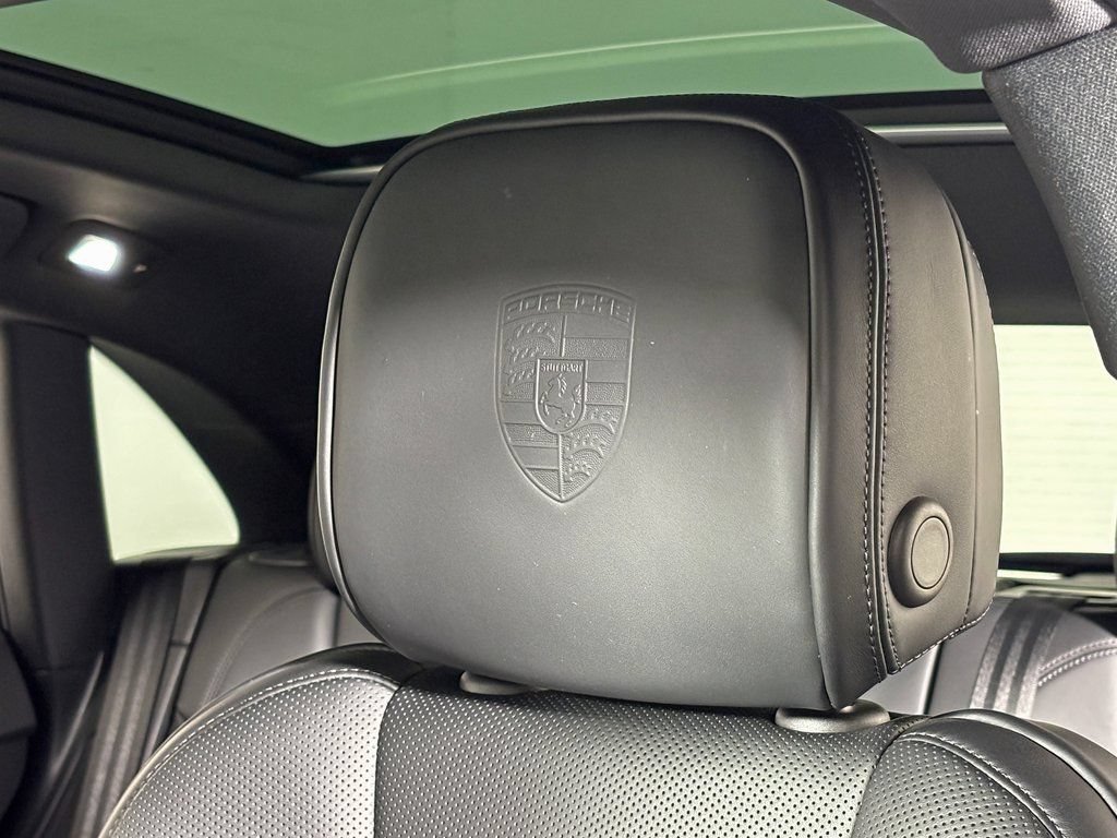 Certified 2026 Porsche Macan AWD/4WD image 18