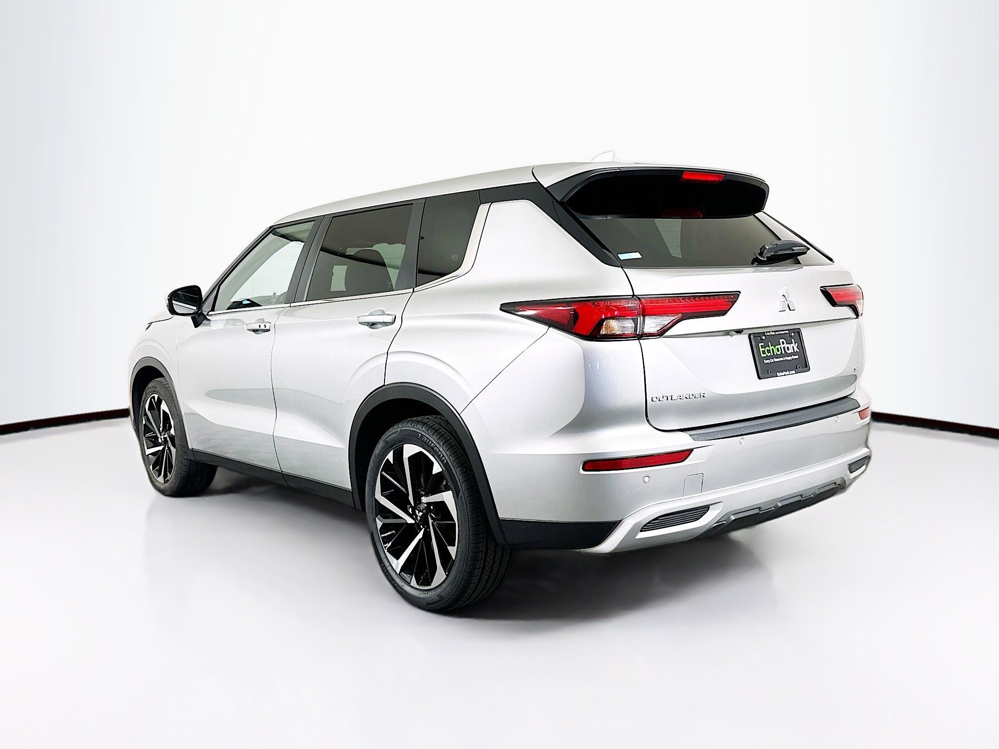 Used 2024 Mitsubishi Outlander SE image 5