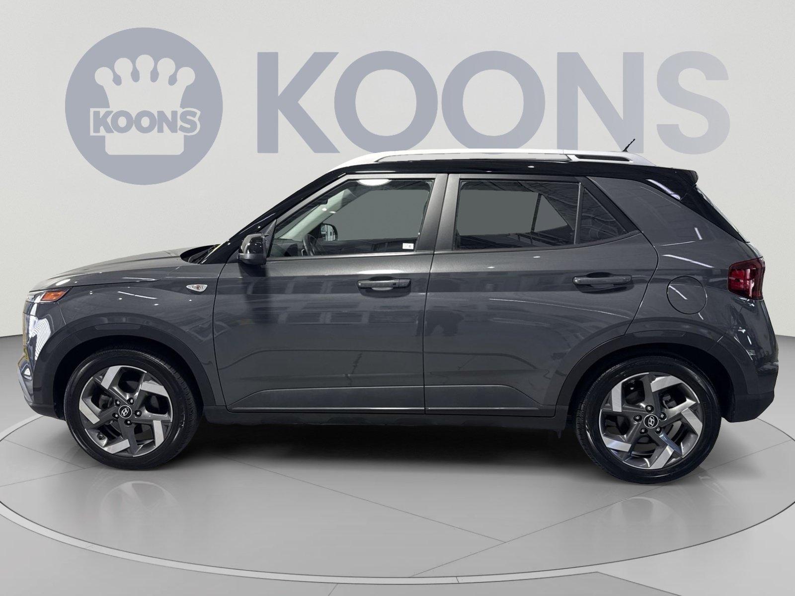 Used 2023 Hyundai Venue Limited FWD image 7