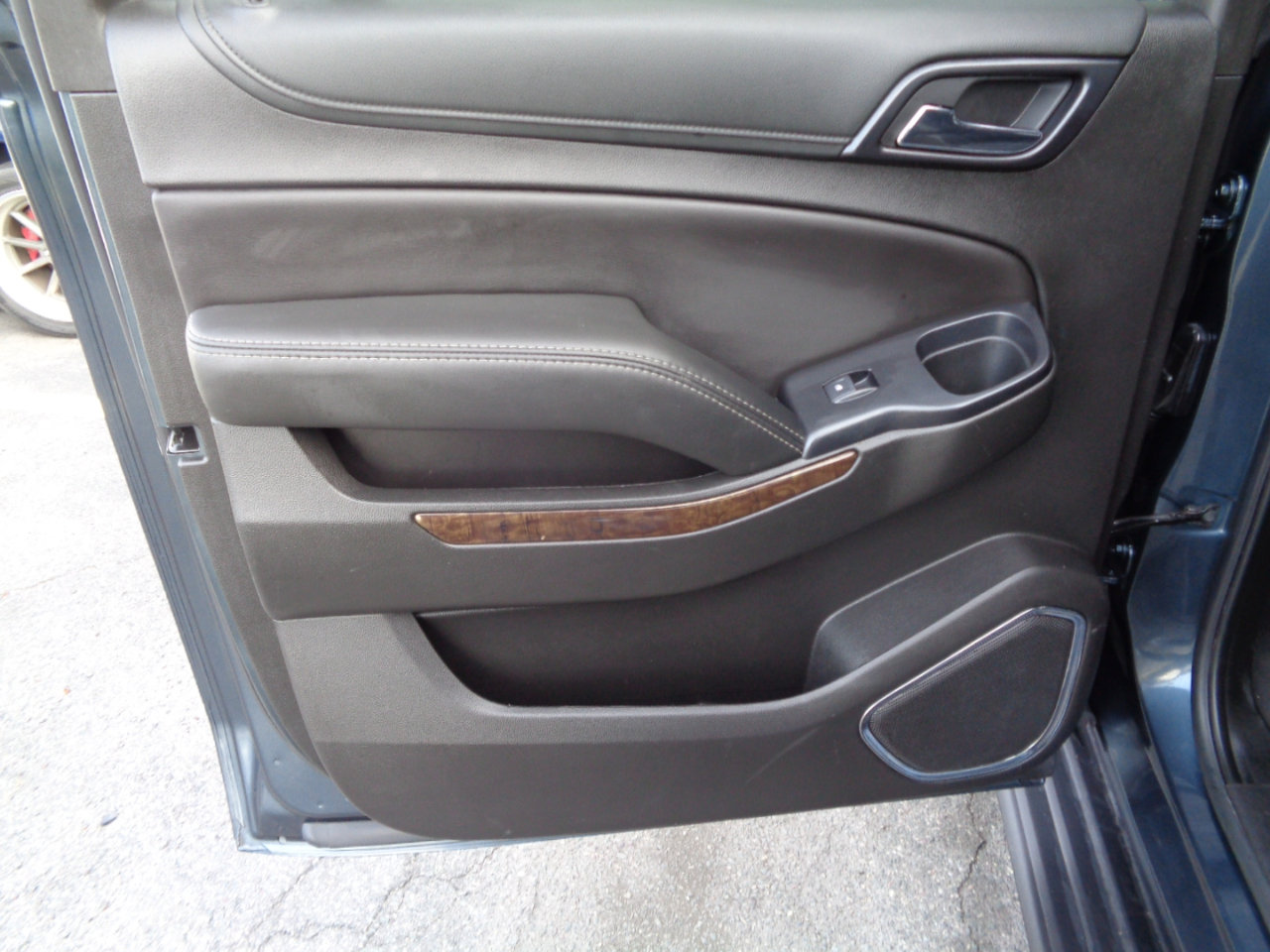 Used 2019 Chevrolet Suburban LT w/ Luxury Package image 22