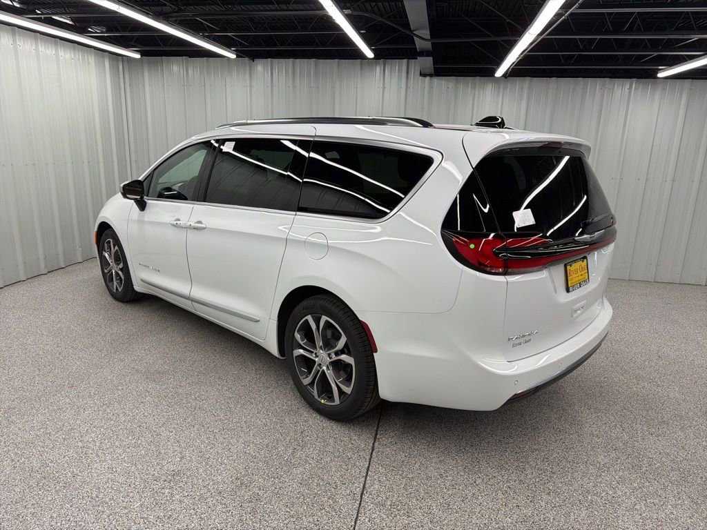 New 2026 Chrysler Pacifica Pinnacle image 4