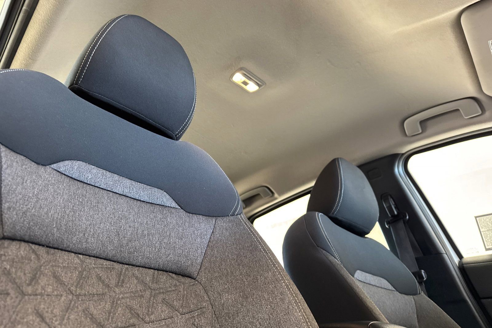 Used 2025 Nissan Kicks SV image 16