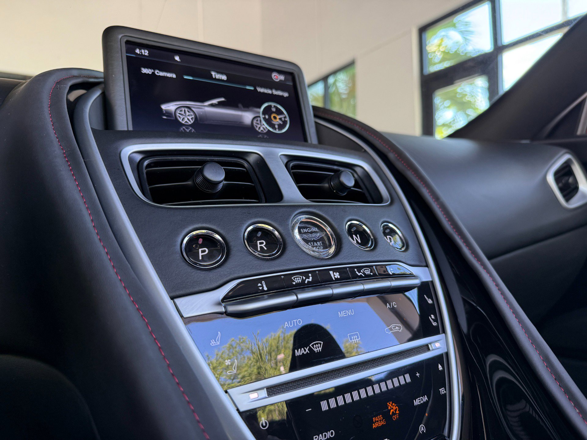 Used 2020 Aston Martin DB11 Volante RWD image 39
