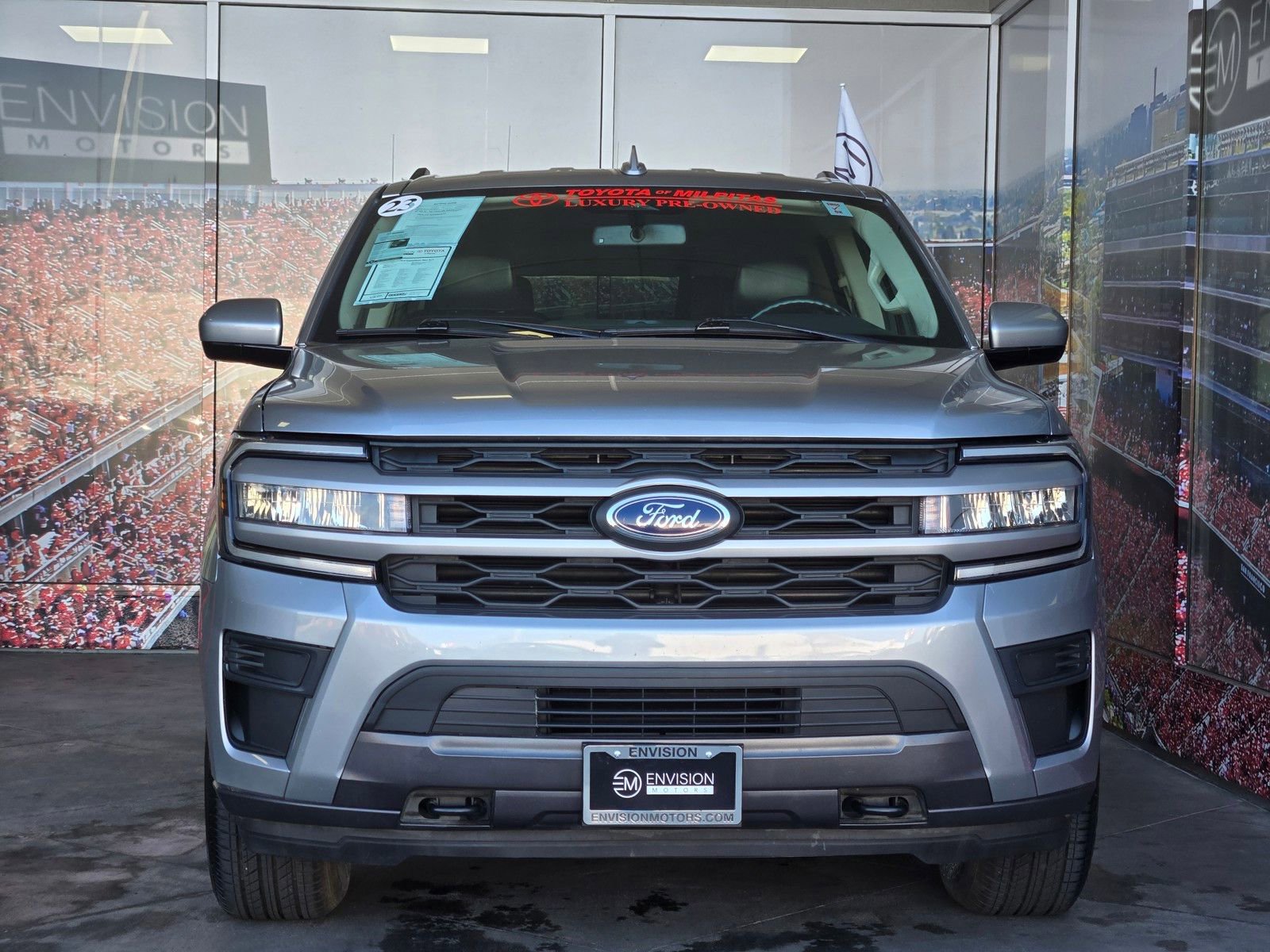 Used 2023 Ford Expedition Max XLT image 3