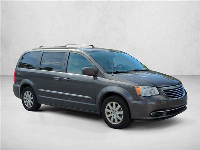 Used 2016 Chrysler Town & Country Touring FWD image 3