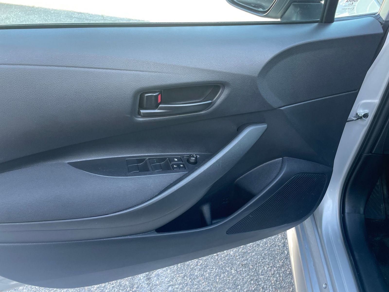 Used 2025 Toyota Corolla LE image 18