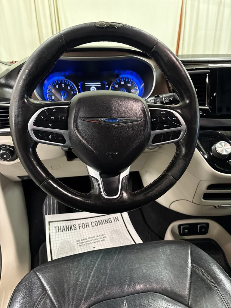 Used 2019 Chrysler Pacifica Touring-L FWD image 13