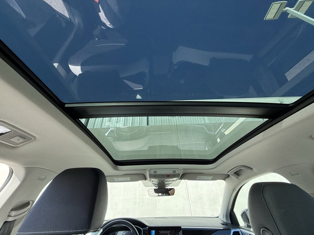 Used 2025 Volkswagen Taos SE image 8