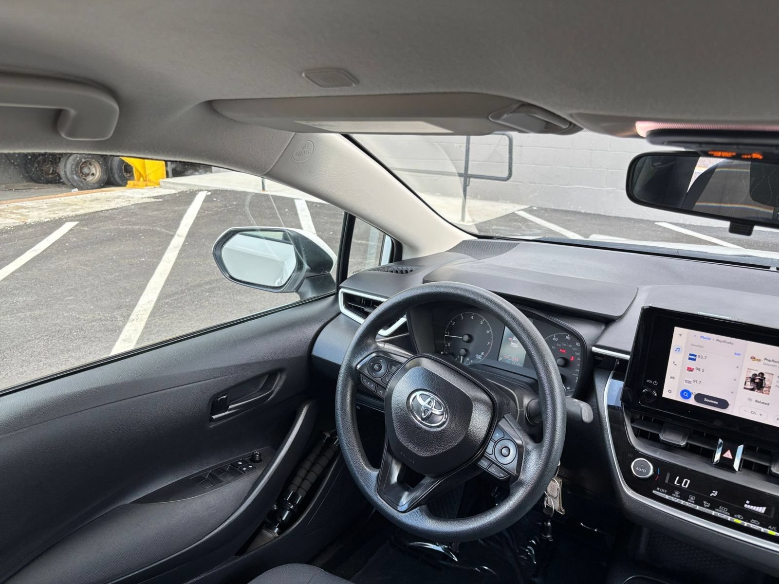 Used 2025 Toyota Corolla LE FWD image 28