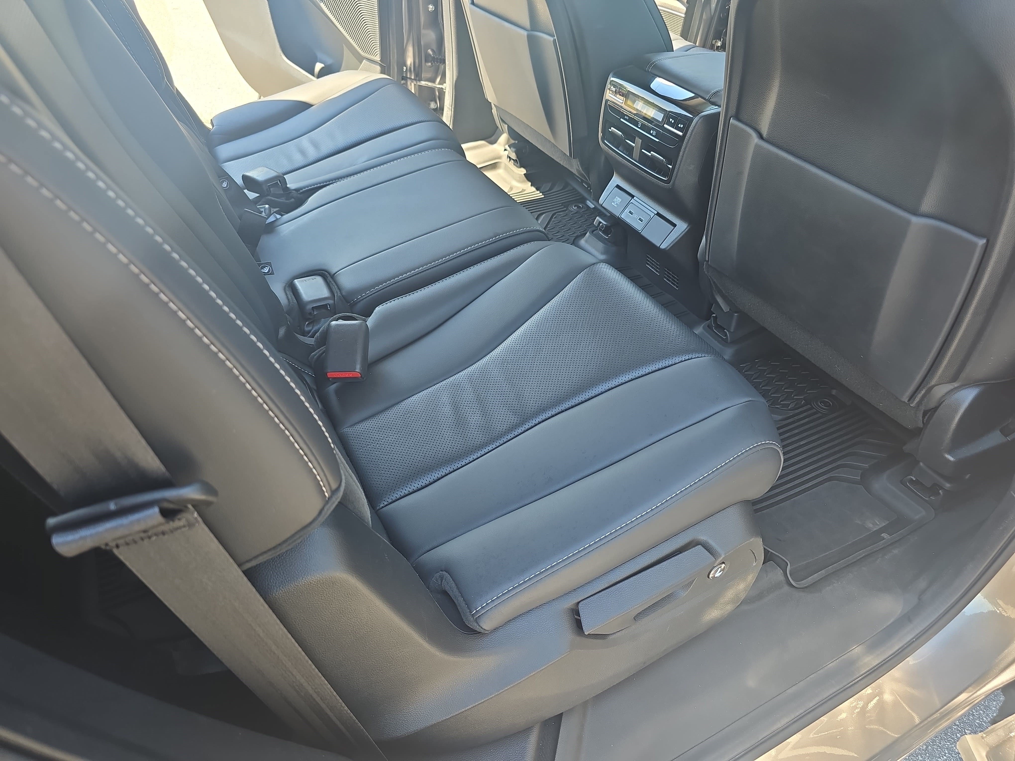 Used 2023 Acura MDX SH-AWD w/ Technology Package image 11
