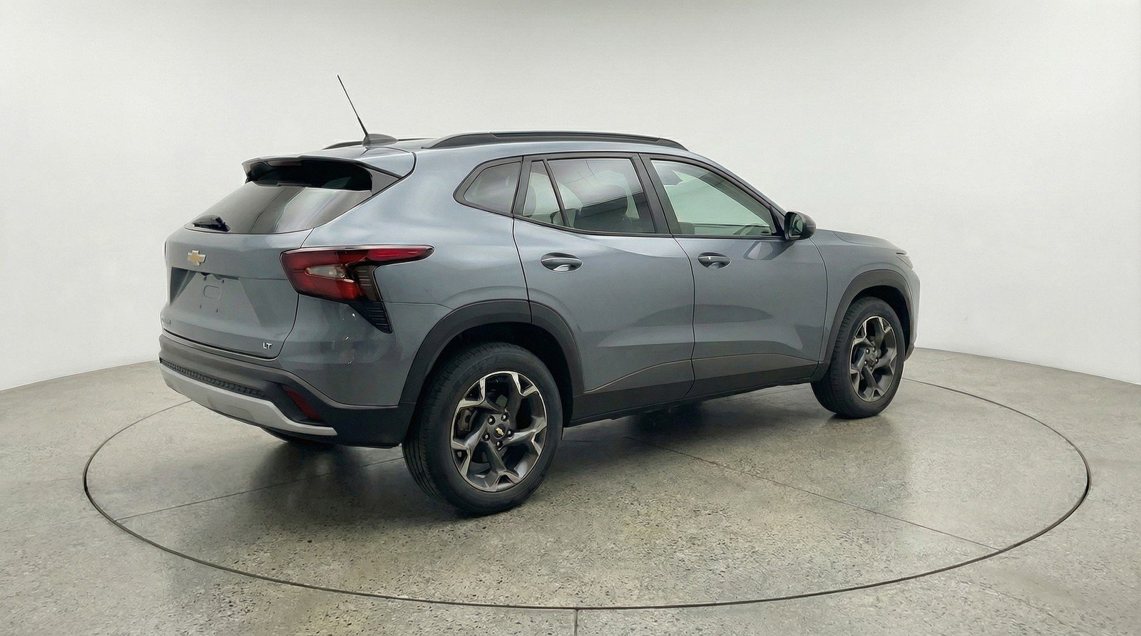 Used 2025 Chevrolet Trax LT FWD image 9
