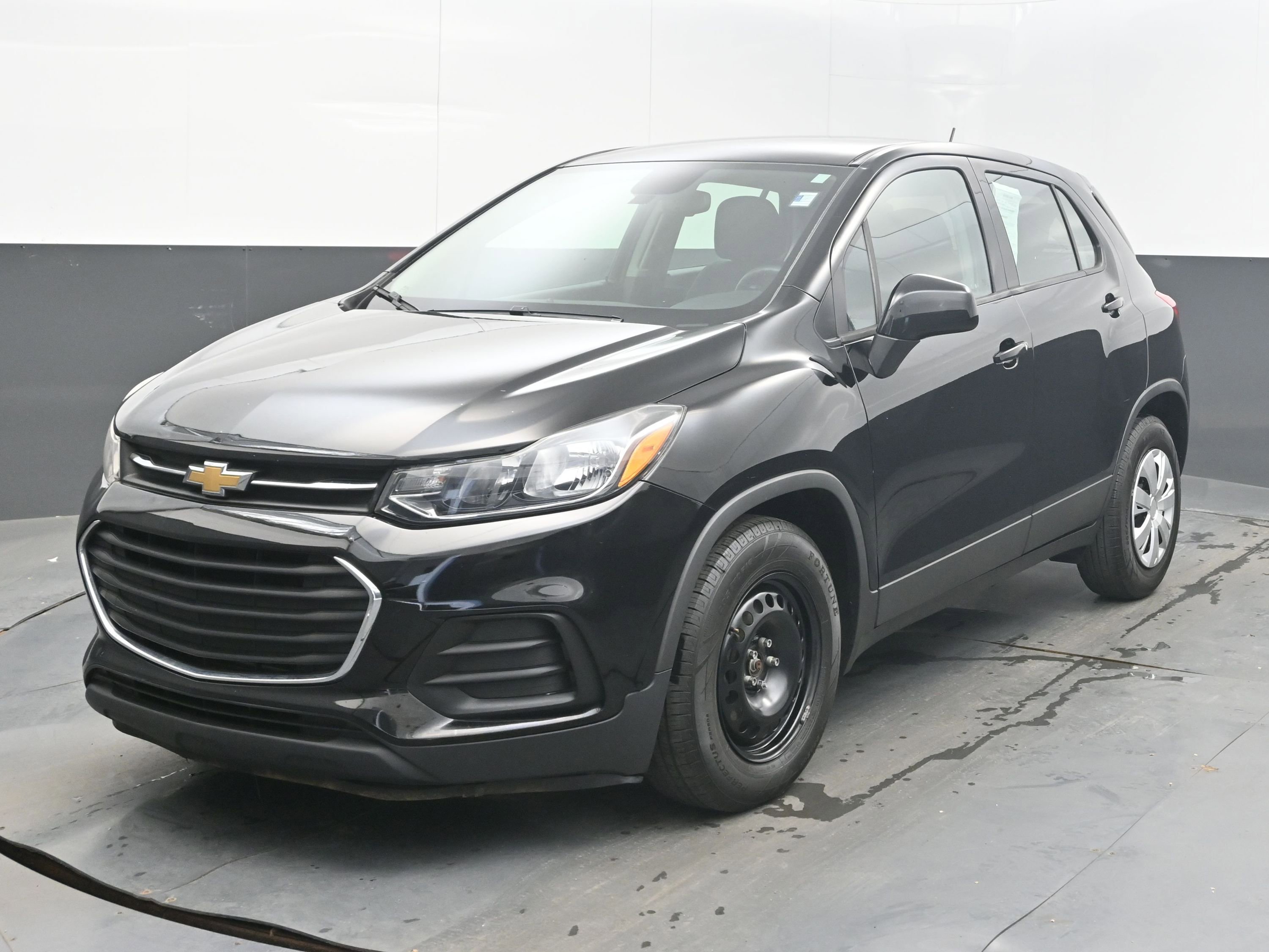 Used 2018 Chevrolet Trax LS image 3