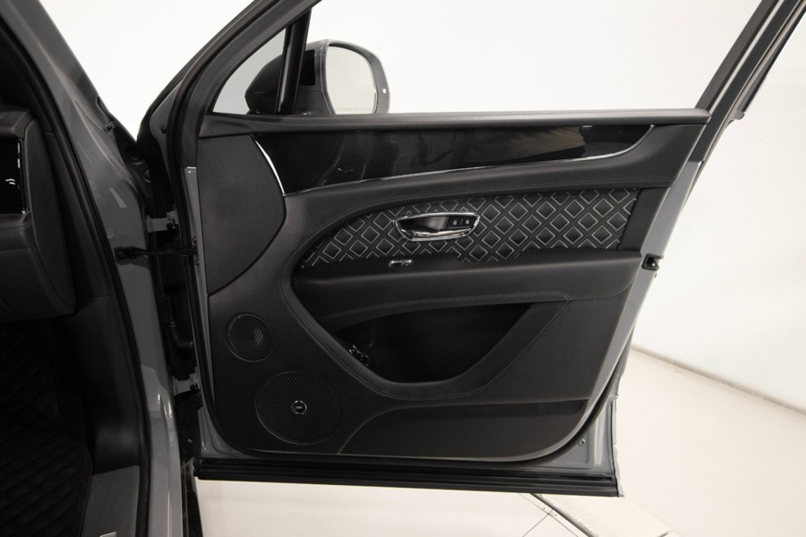 Used 2023 Bentley Bentayga Speed image 54