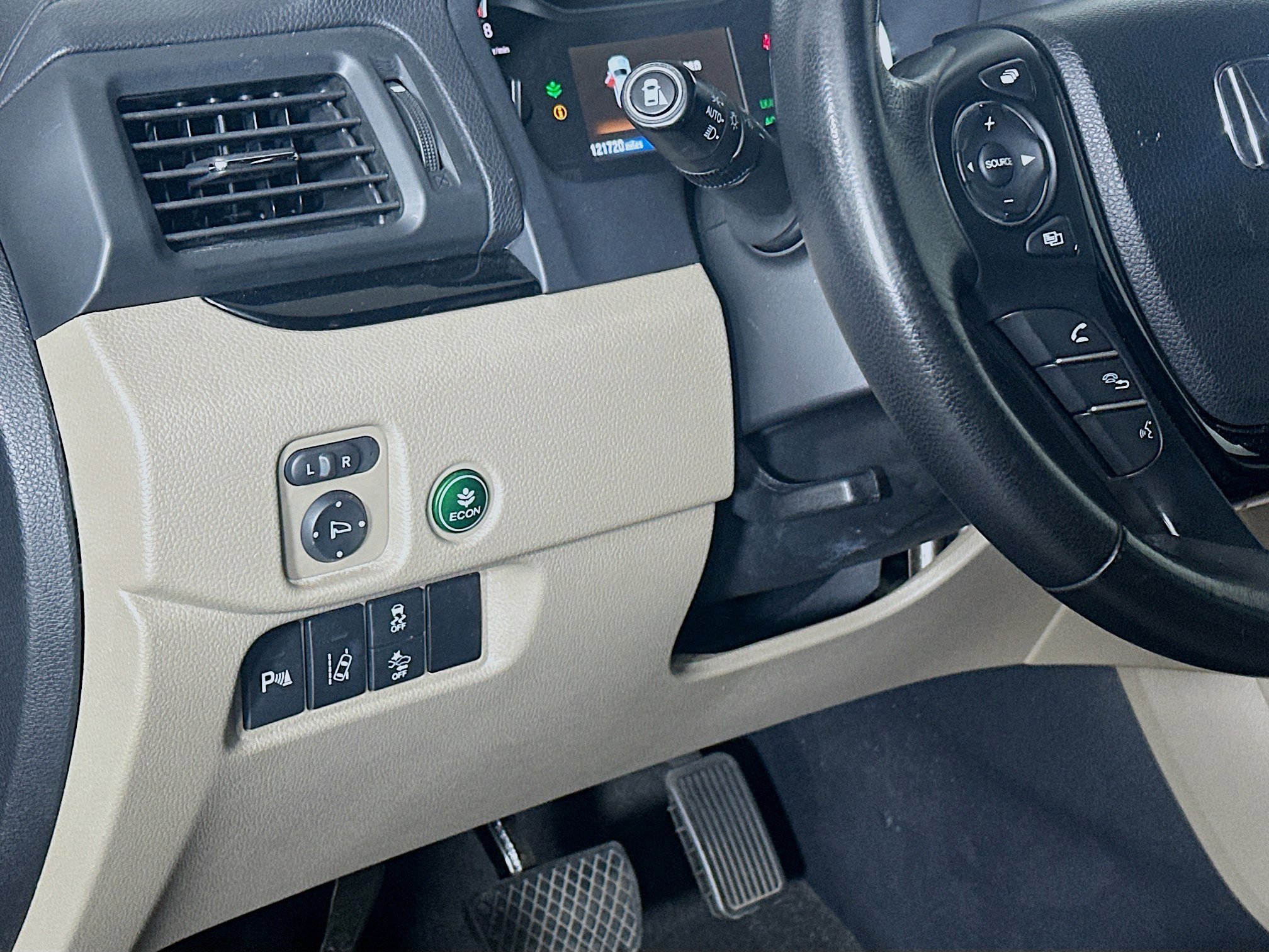 Used 2017 Honda Pilot Touring image 16