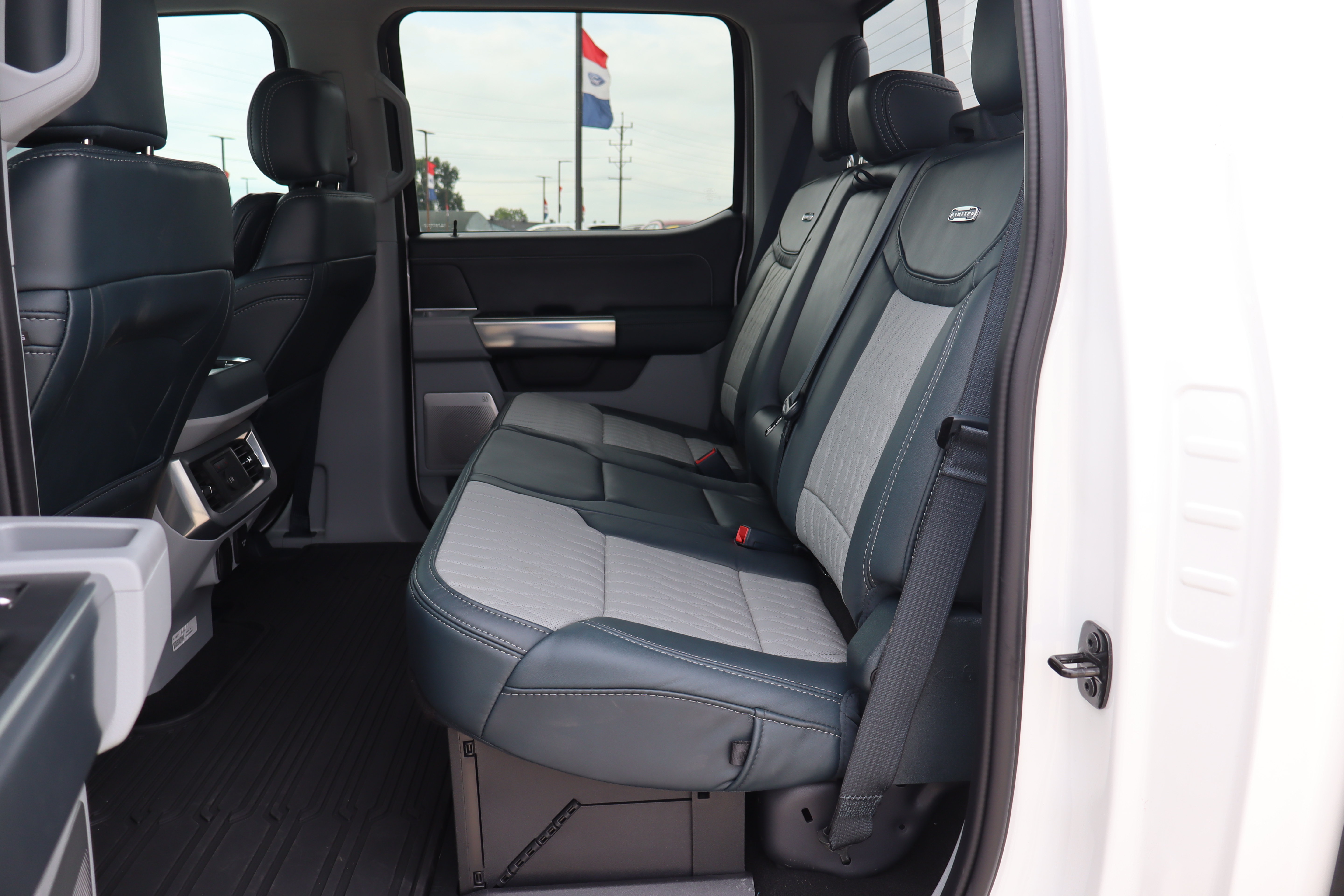 Used 2024 Ford F350 Limited w/ FX4 Off-Road Package AWD/4WD image 10