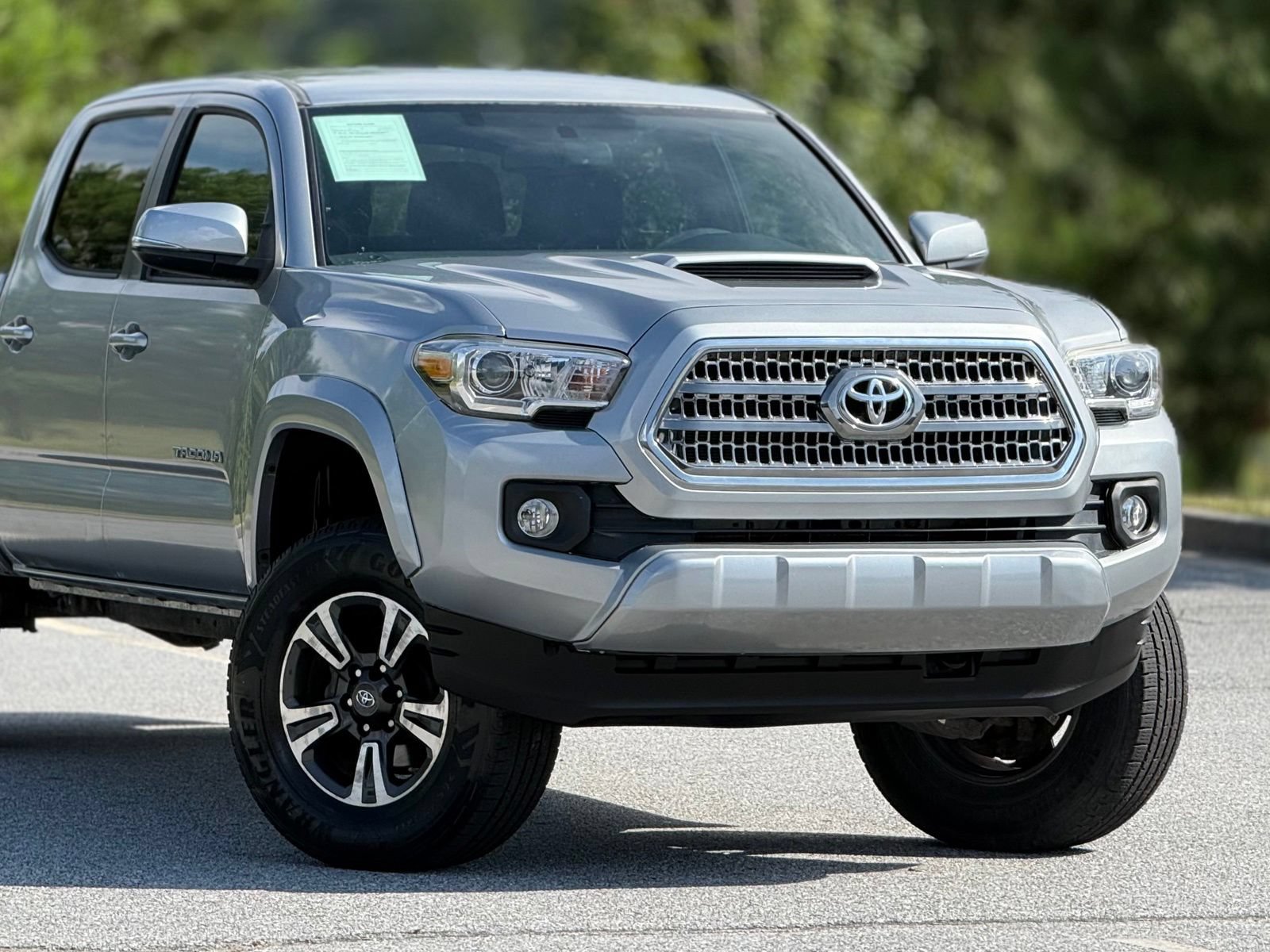 Used 2017 Toyota Tacoma TRD Sport w/ Tow Package RWD image 43