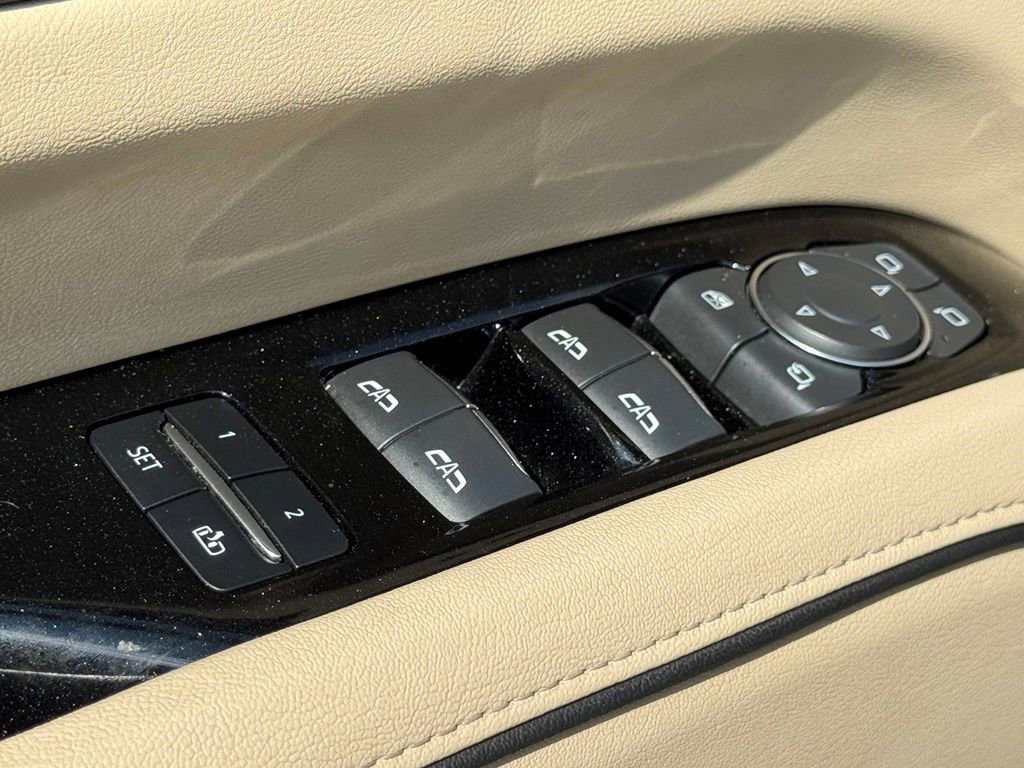 Used 2021 Cadillac Escalade Premium Luxury AWD/4WD image 19