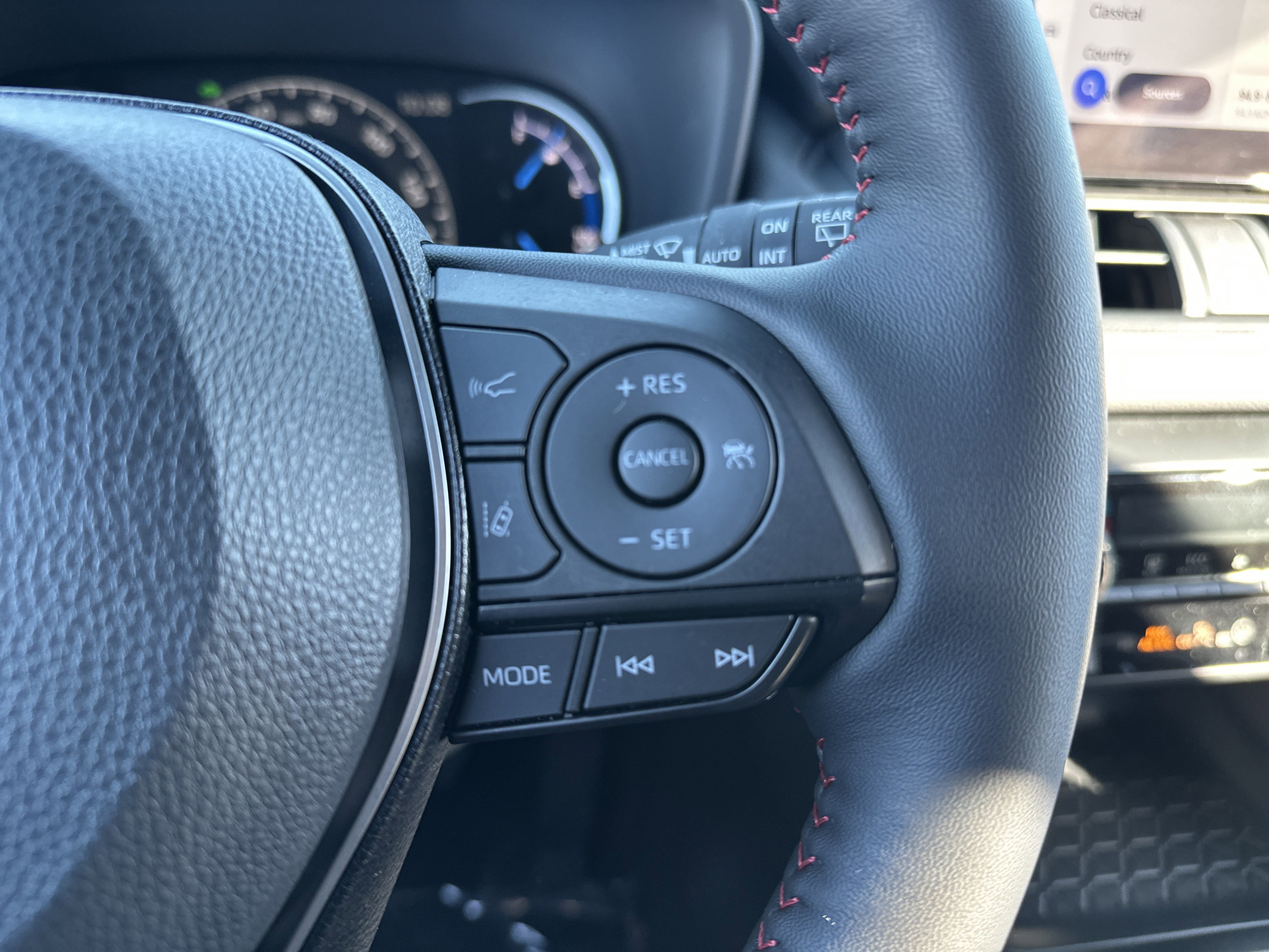 Used 2025 Toyota RAV4 SE image 20