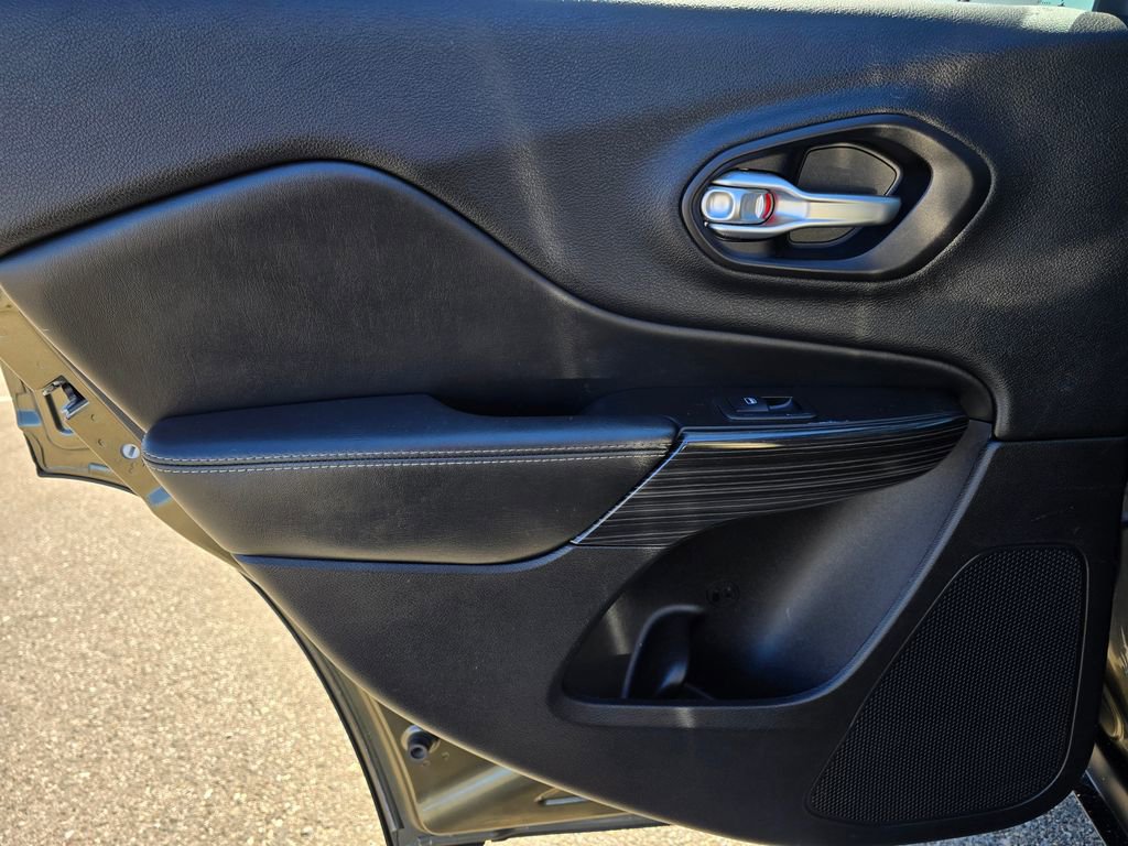 Used 2014 Jeep Cherokee Limited w/ Technology Group image 16