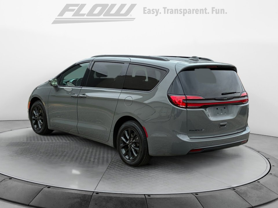 Used 2021 Chrysler Pacifica Touring-L w/ S Appearance Package FWD image 6