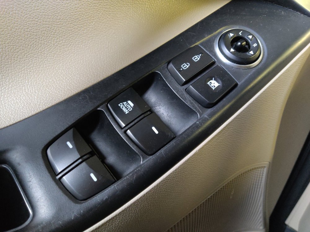 Used 2016 Hyundai Elantra SE FWD image 27