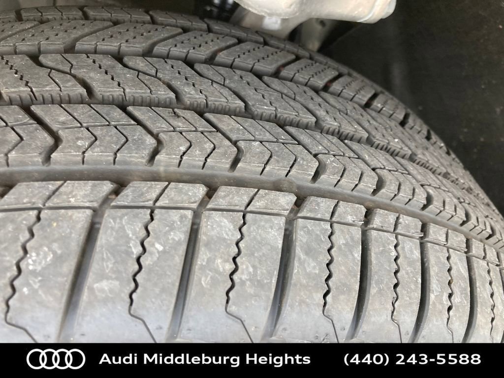 Used 2025 Audi Q5 Premium w/ Convenience Package image 15