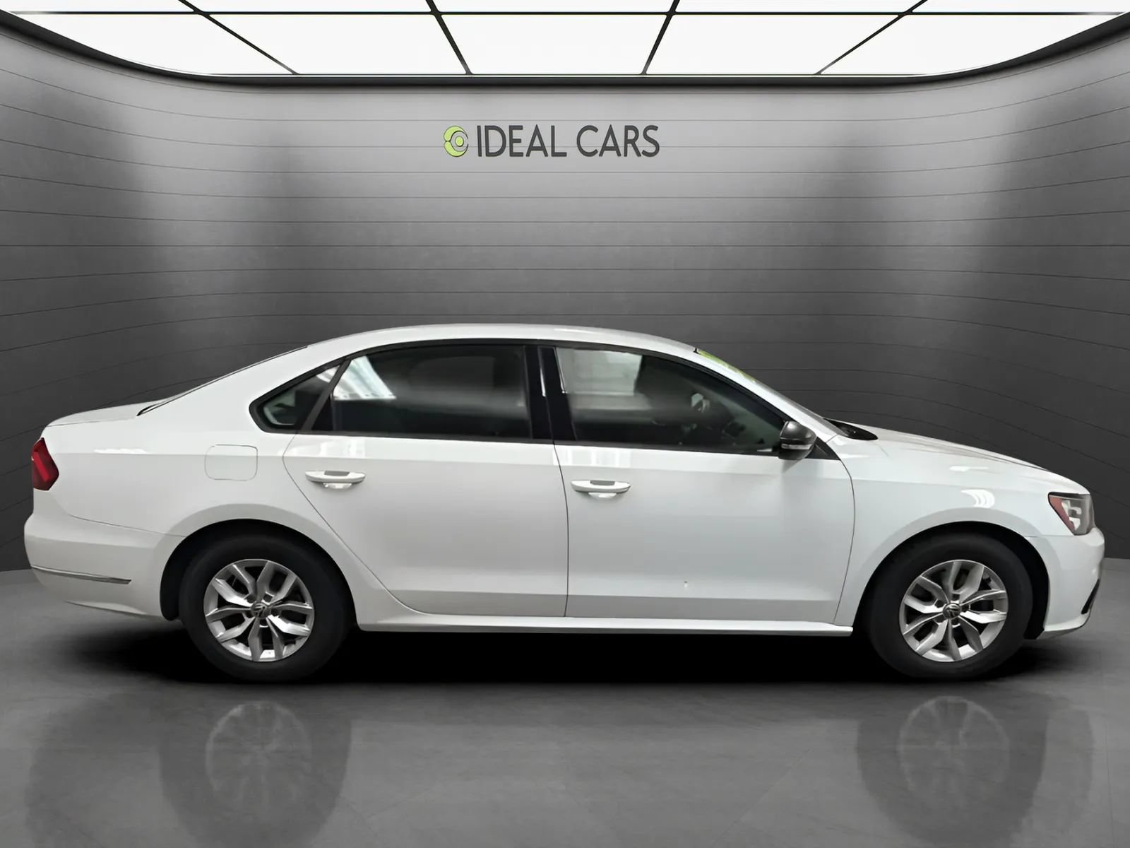 Used 2018 Volkswagen Passat 2.0T S w/ Driver Assistance Package FWD image 4