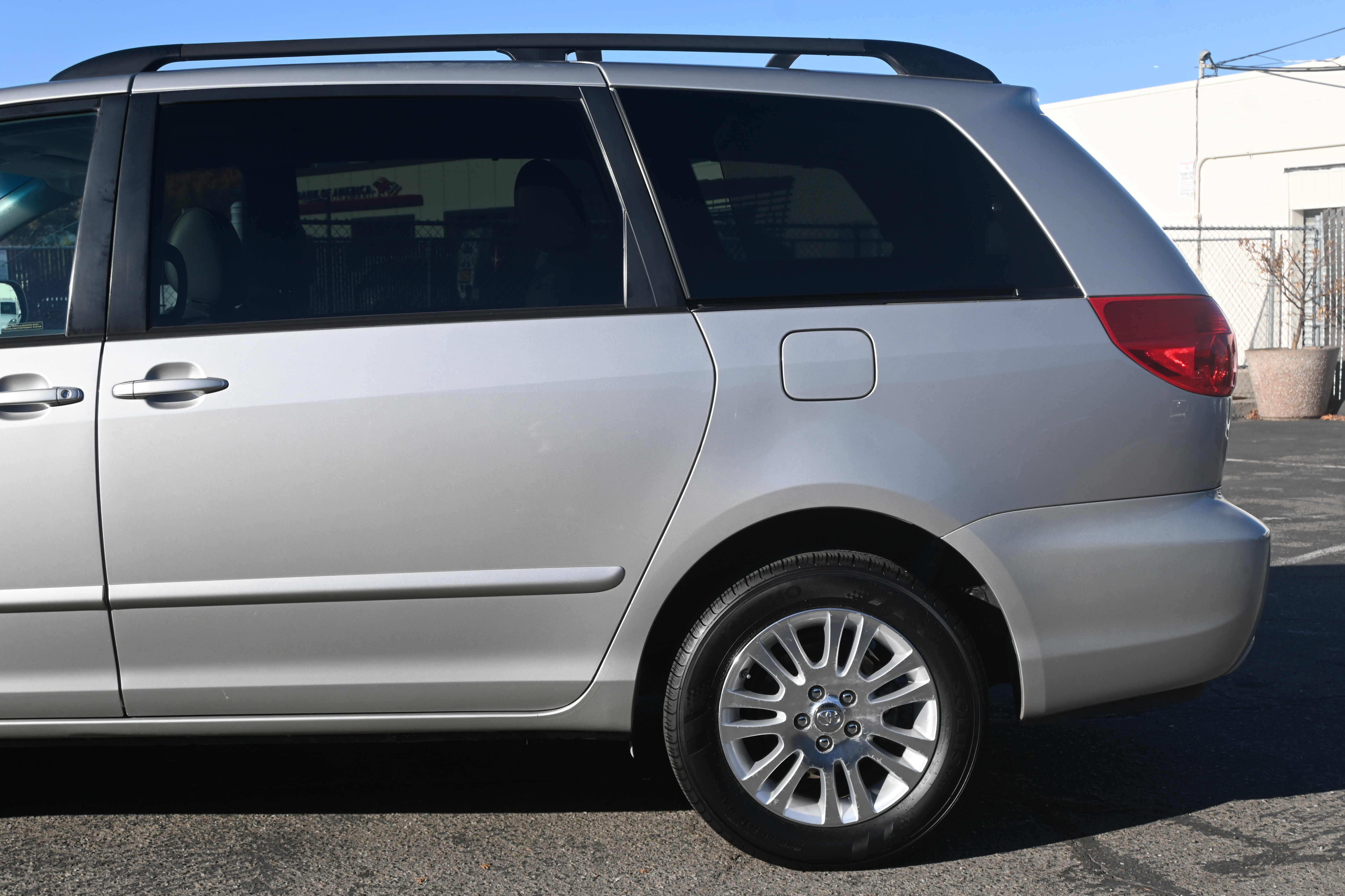 Used 2010 Toyota Sienna AWD image 11