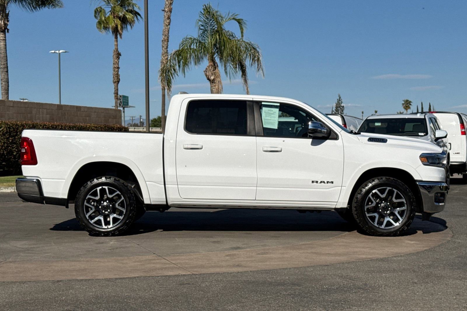 Used 2025 RAM 1500 Laramie AWD/4WD image 3