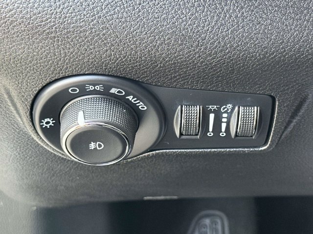 Used 2025 Jeep Compass Limited AWD/4WD image 14