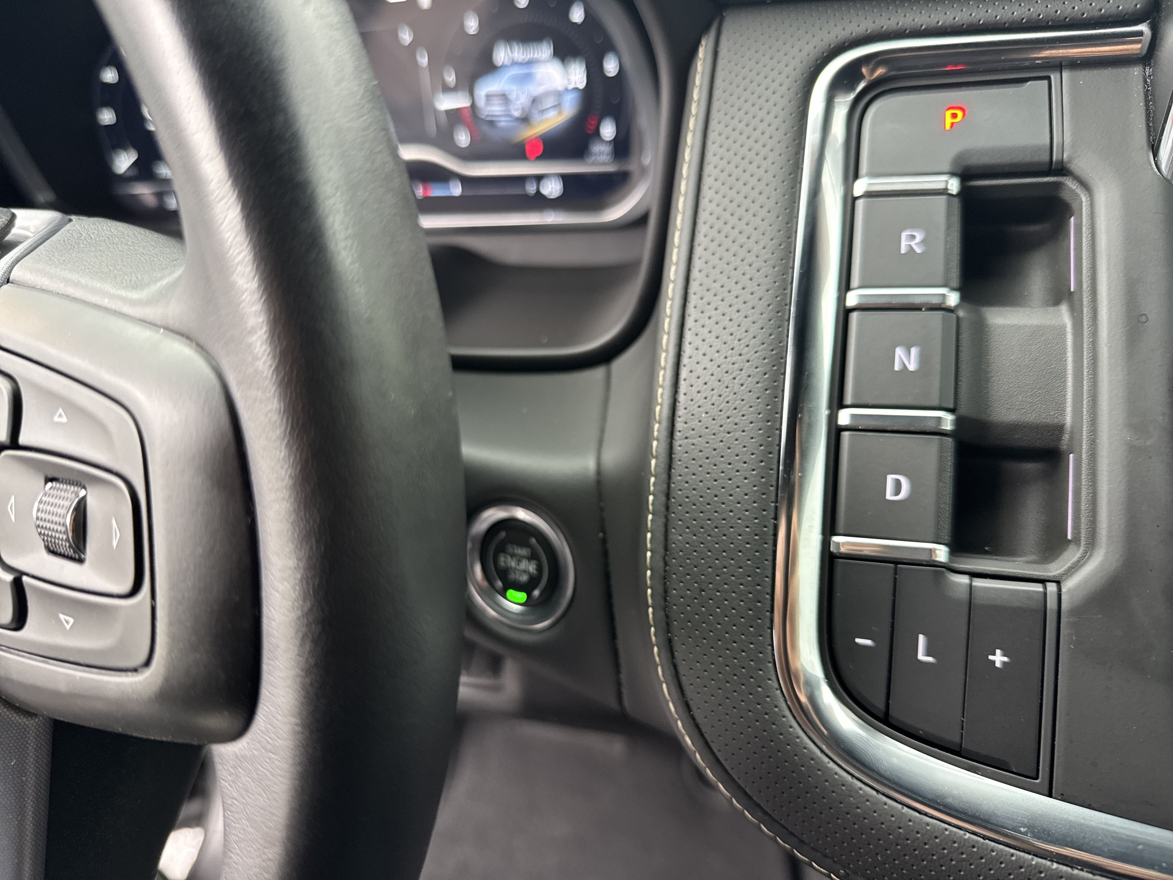 Used 2023 GMC Yukon SLT AWD/4WD image 27