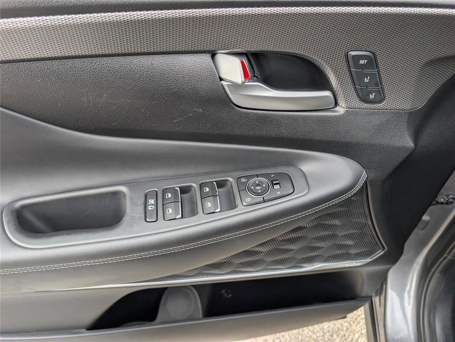 Used 2020 Hyundai Santa Fe Limited image 19