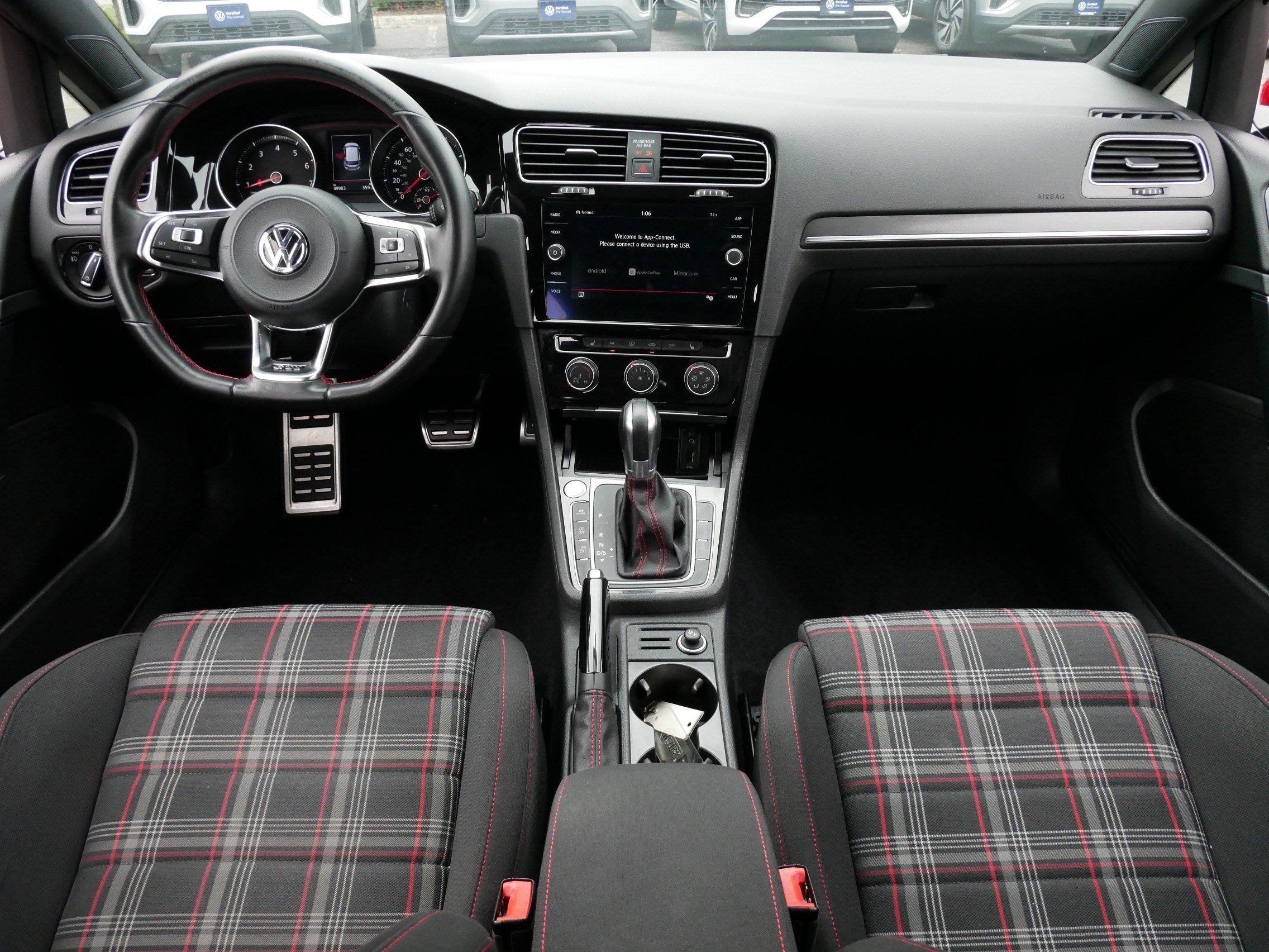 Used 2018 Volkswagen GTI SE FWD image 10